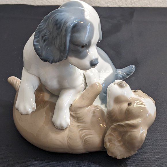 NAO Lladro Twerp & Mikie Playing Puppies Hand Painted Porcelain Retired Figurine - Picture 1 of 14